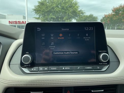 Used 2025 Nissan Rogue SV FWD image 23