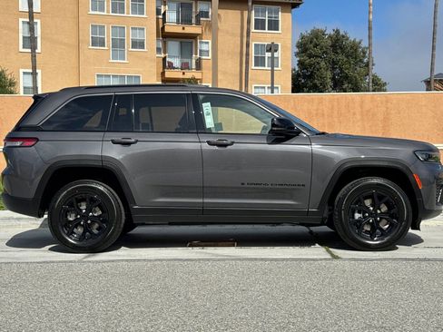 New 2026 Jeep Grand Cherokee 4WD image 3