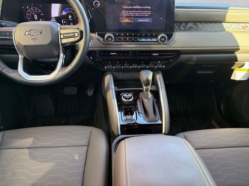 Used 2025 Chevrolet Colorado ZR2 w/ Technology Package image 11