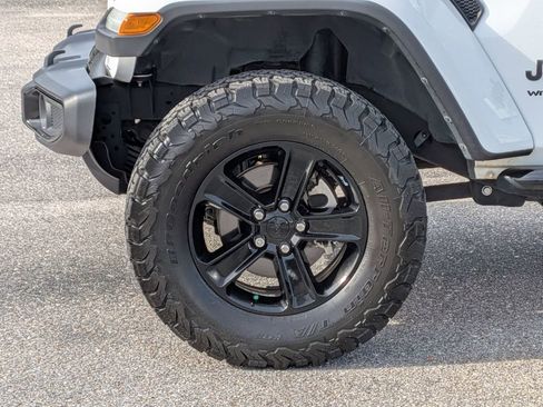 Used 2021 Jeep Wrangler Unlimited Sahara image 12