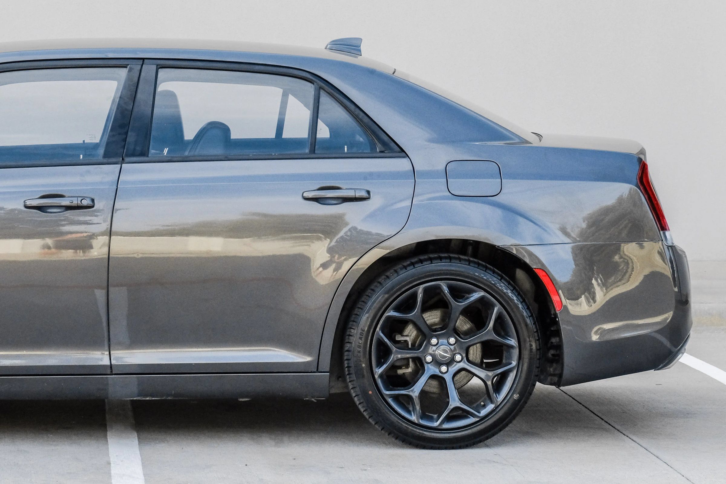 Used 2019 Chrysler 300 S RWD image 12
