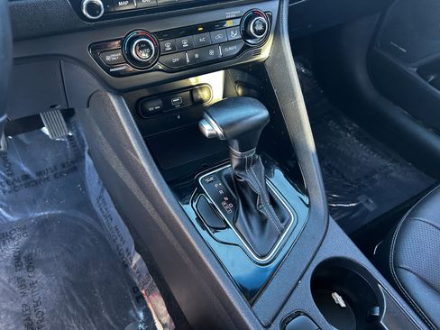 Certified 2022 Kia Niro Touring Special Edition image 25