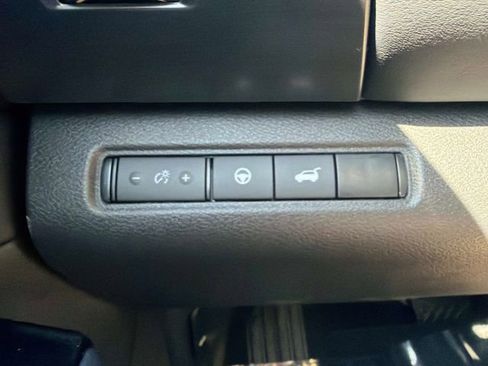 Used 2025 Nissan Pathfinder SL AWD/4WD image 28