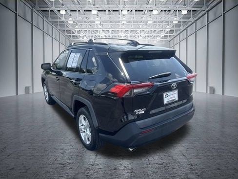 Used 2019 Toyota RAV4 XLE w/ Convenience Package FWD image 3