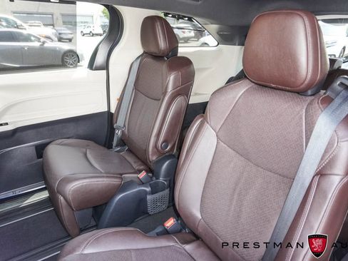 Used 2023 Toyota Sienna Platinum AWD/4WD image 44