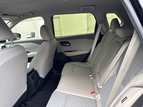 Used 2023 Nissan Rogue SV AWD/4WD image 11
