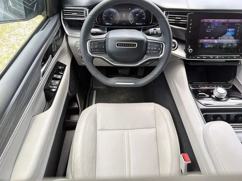 Used 2023 Jeep Wagoneer Series II w/ Premium Group I AWD/4WD image 17