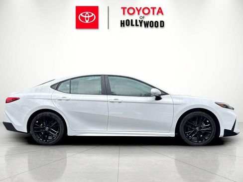 New 2026 Toyota Camry SE image 3