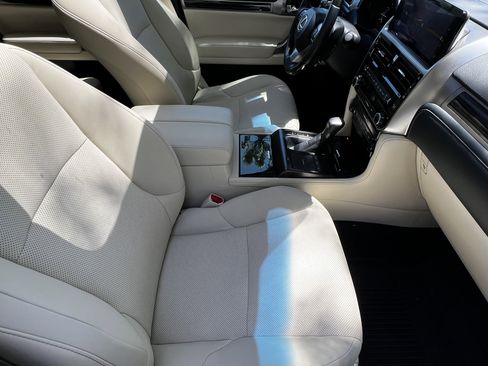 Used 2023 Lexus GX 460 Premium w/ Accessory Package image 46