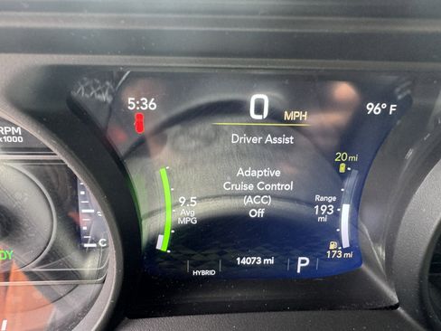 Used 2025 Jeep Wrangler Unlimited Sahara w/ Safety Group AWD/4WD image 32