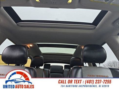 Used 2019 Nissan Pathfinder SL image 18