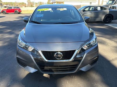 Used 2021 Nissan Versa SV image 4