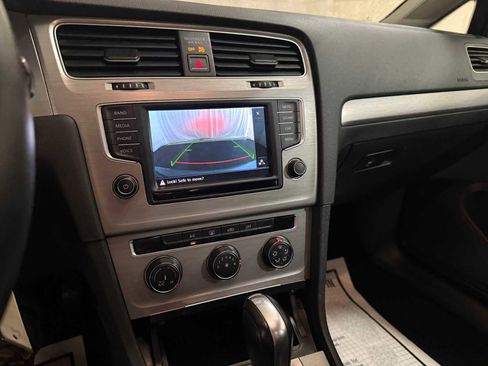Used 2016 Volkswagen Golf S image 35