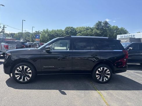 Used 2025 Ford Expedition Platinum w/ Driver's Package AWD/4WD image 2