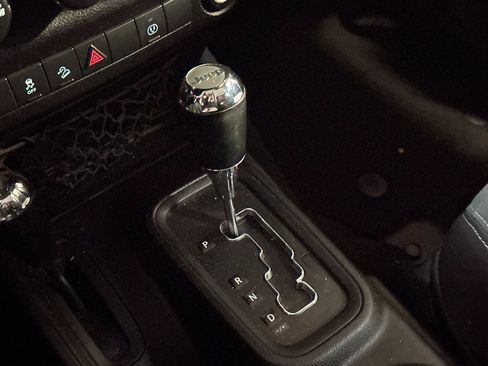 Used 2018 Jeep Wrangler Unlimited Sahara image 18