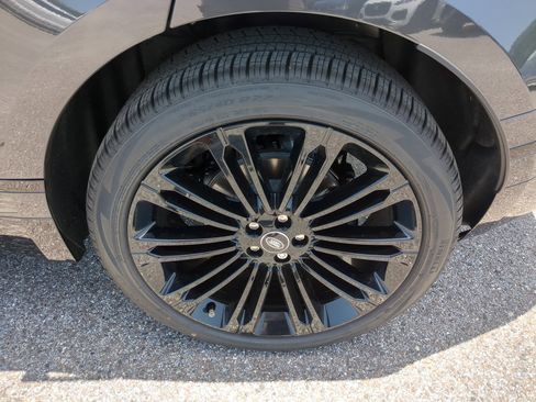 New 2026 Land Rover Range Rover Velar Dynamic SE image 32