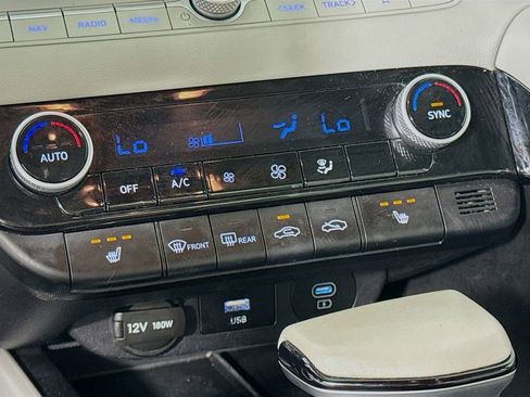 Certified 2024 Hyundai Elantra Limited FWD image 21