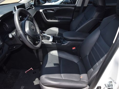 Used 2025 Toyota RAV4 XLE Premium FWD image 10