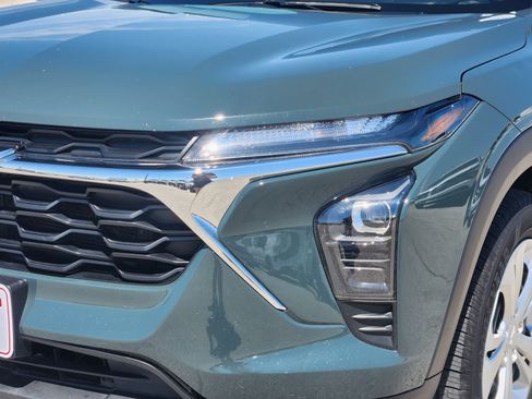Used 2025 Chevrolet Trax LS FWD image 8