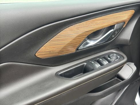 Used 2020 GMC Terrain SLE w/ Driver Convenience Package image 24