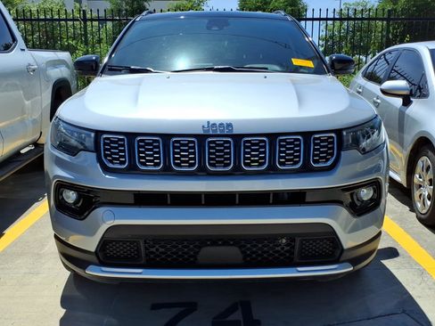 Used 2025 Jeep Compass Limited AWD/4WD image 2