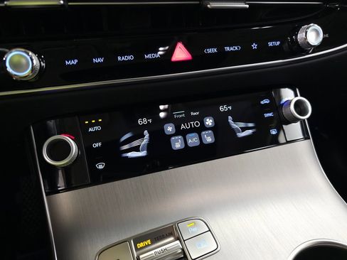 New 2026 Genesis GV70 2.5T Select image 24