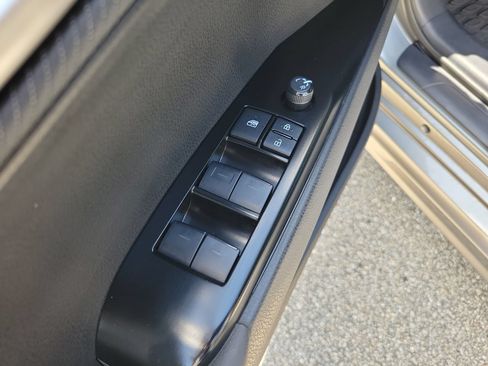 Used 2025 Toyota Camry SE FWD image 15