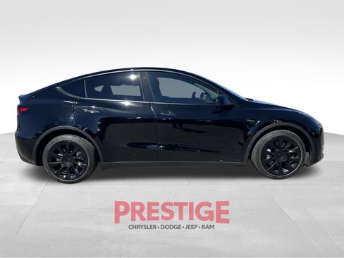 Used 2022 Tesla Model Y Long Range AWD/4WD image 5