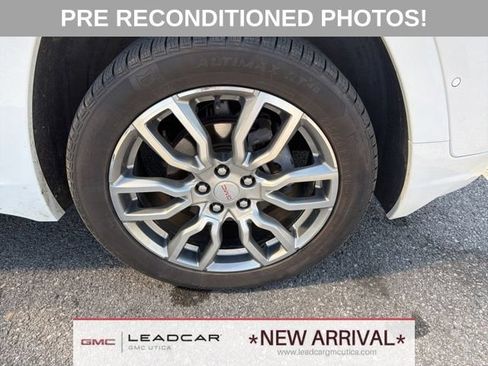 Used 2023 GMC Terrain Denali w/ Denali Premium Package AWD/4WD image 9
