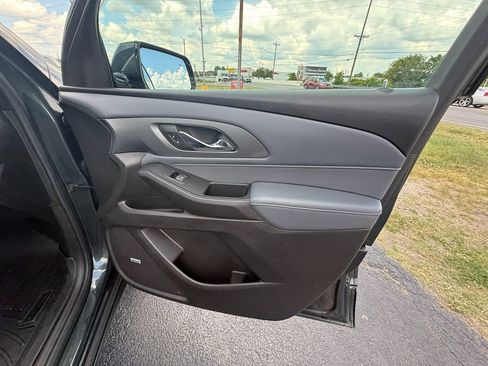 Used 2018 Chevrolet Traverse Premier w/ Driver Confidence II Package FWD image 22