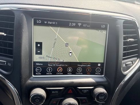 Used 2018 Jeep Grand Cherokee Laredo AWD/4WD image 9
