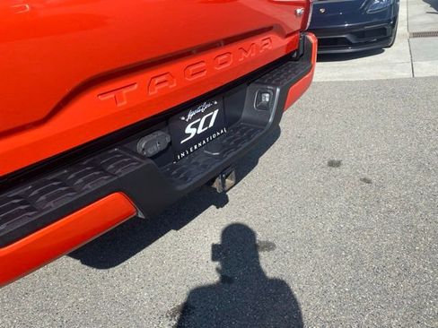 Used 2017 Toyota Tacoma TRD Off-Road image 9