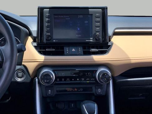 Used 2022 Toyota RAV4 XLE Premium FWD image 7
