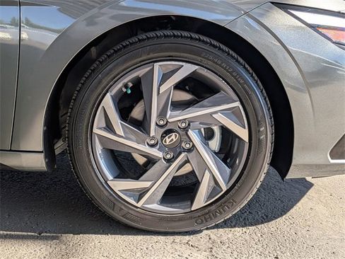 Used 2025 Hyundai Elantra Limited image 7