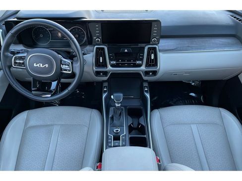 Used 2022 Kia Sorento EX w/ Panoramic Sunroof Package image 16