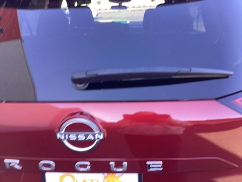 Used 2023 Nissan Rogue S image 12