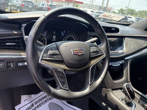 Used 2017 Cadillac XT5 Platinum w/ Driver Assist Package image 12