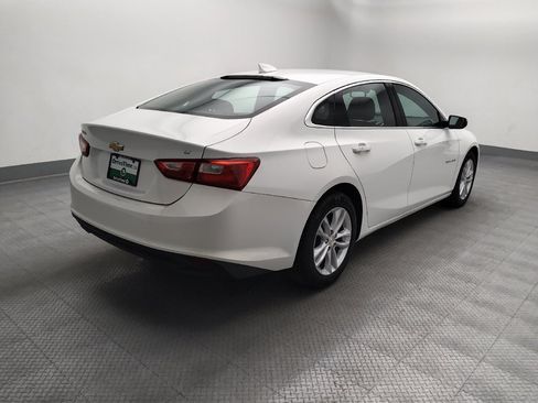 Used 2017 Chevrolet Malibu LT FWD image 9