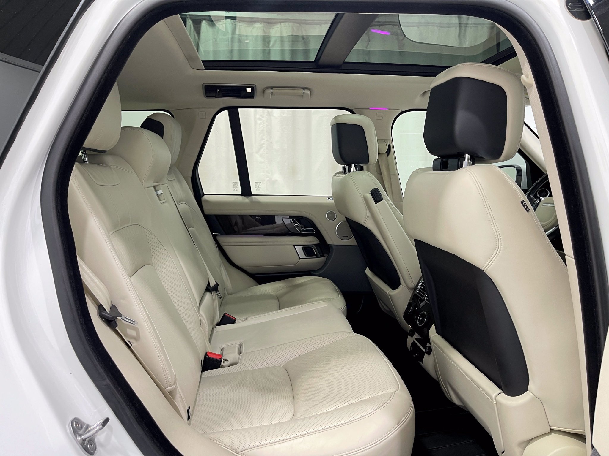 Used 2018 Land Rover Range Rover Supercharged AWD/4WD image 31