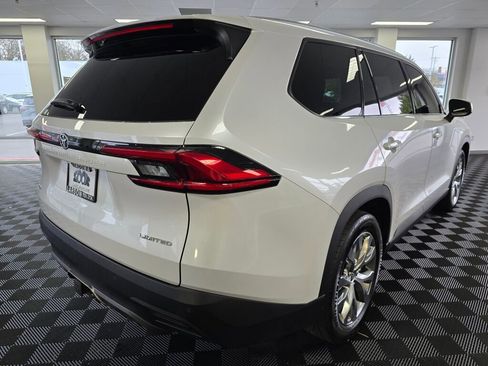 Used 2024 Toyota Grand Highlander Limited image 3