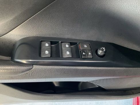 Used 2018 Toyota Camry L image 5