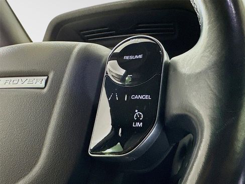 Used 2020 Land Rover Range Rover Evoque SE image 14