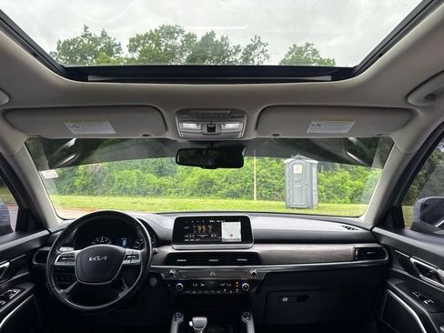 Used 2022 Kia Telluride EX w/ EX Premium Package AWD/4WD image 14