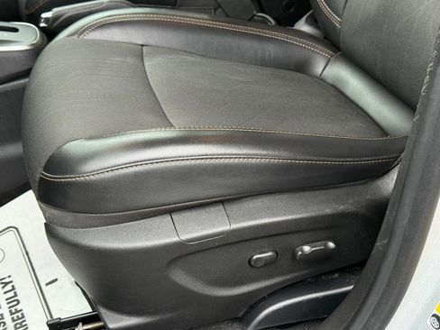 Used 2019 Chevrolet Trax LT w/ LT Convenience Package image 23