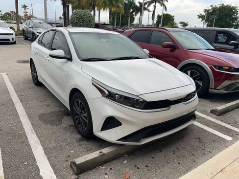 Used 2022 Kia Forte LXS FWD image 2
