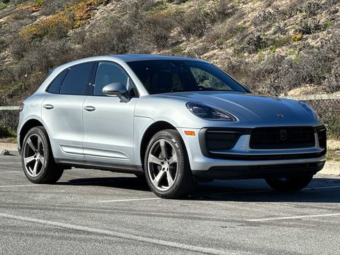 Certified 2024 Porsche Macan image 10
