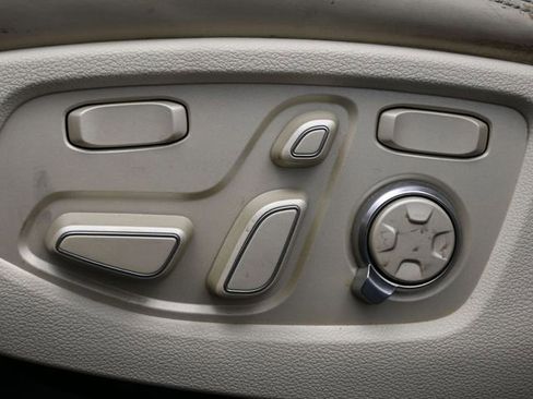 Used 2018 Genesis G90 3.3T Premium image 10