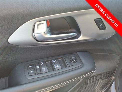 Certified 2020 Chrysler Pacifica Touring-L image 11