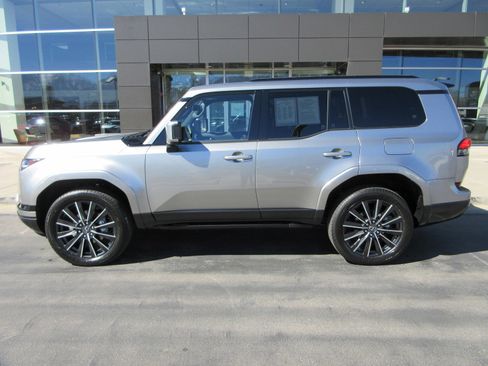 Used 2026 Lexus GX 550 550 Luxury+ w/ Cold Area Package image 3