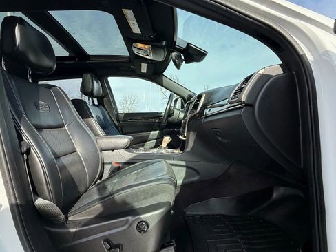 Used 2017 Jeep Grand Cherokee Overland w/ Jeep Active Safety Group image 39